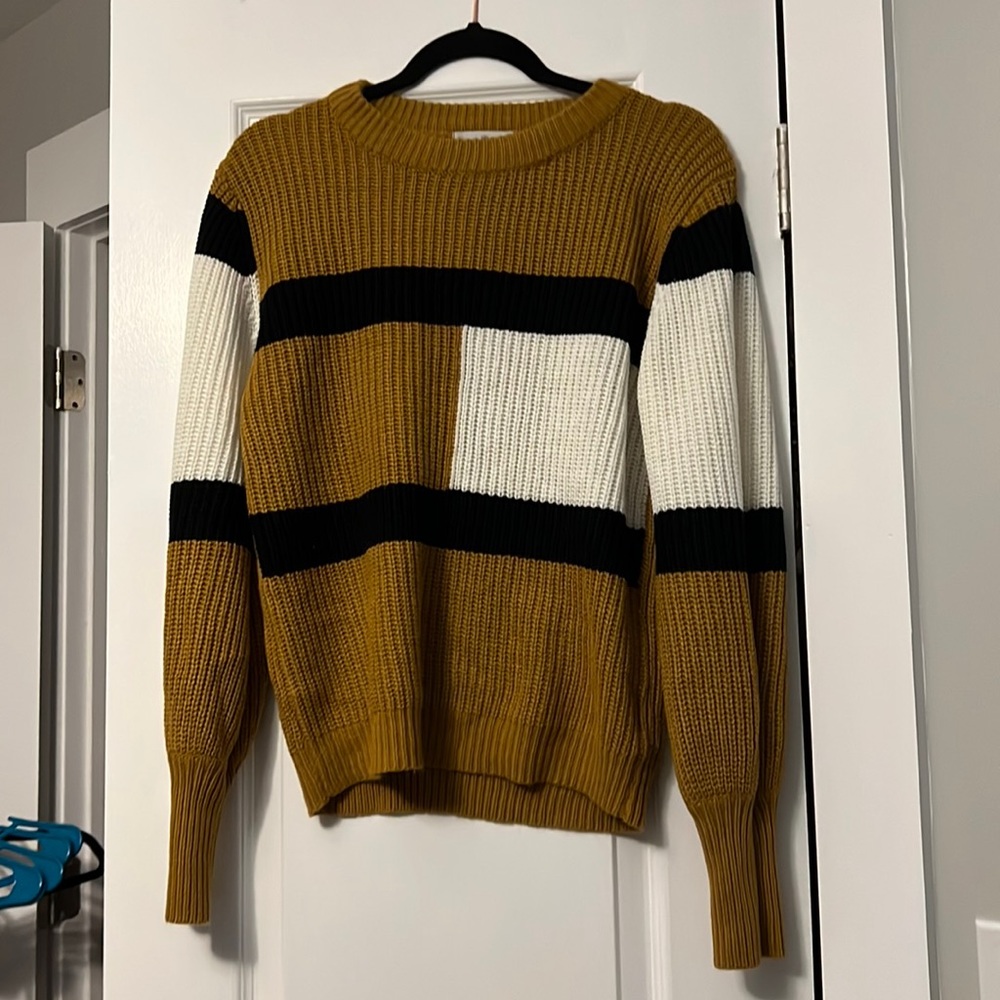 NWOT The Rustic Rack boutique long sleeve sweater size Small camel, black, white